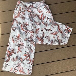 12*.TAHARI Women's Cropped Wide-Leg Pants Floral Pattern
Size: Small